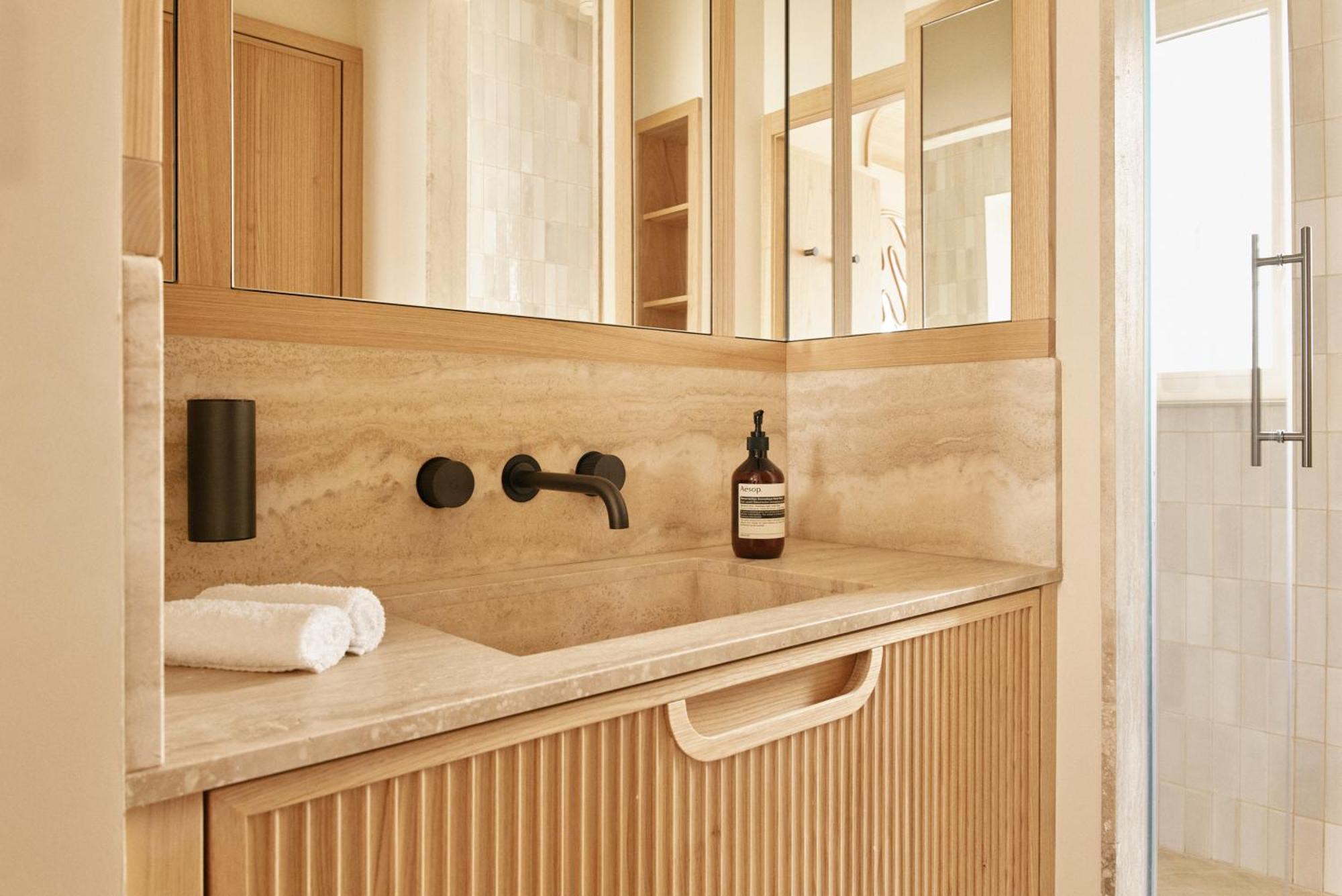 Deluxe One-Bedroom Apartment City View